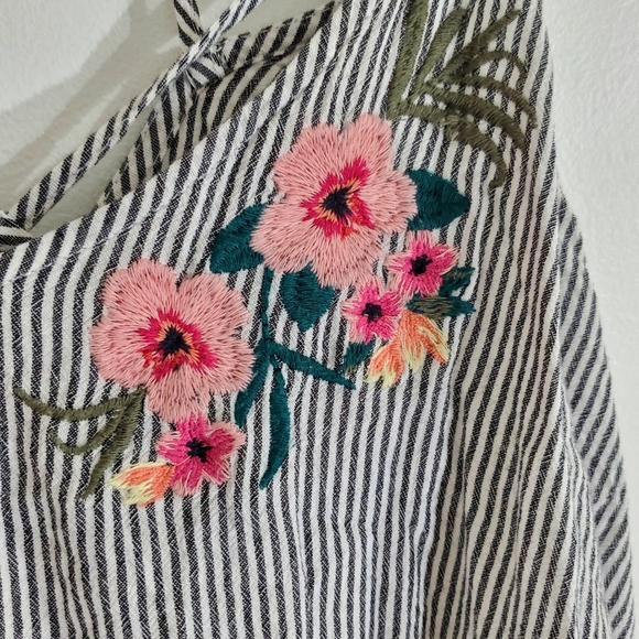💚 5 For $25 HOLLISTER Embroidered Tank Top Size Med Flowy Strappy Floral - Picture 4 of 5